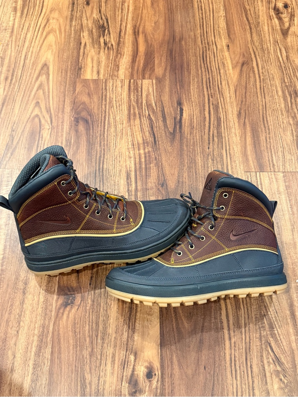 Nike ACG Woodside II Dark Gold Leaf Duck Boots 525393-770 Men's Size 10.5